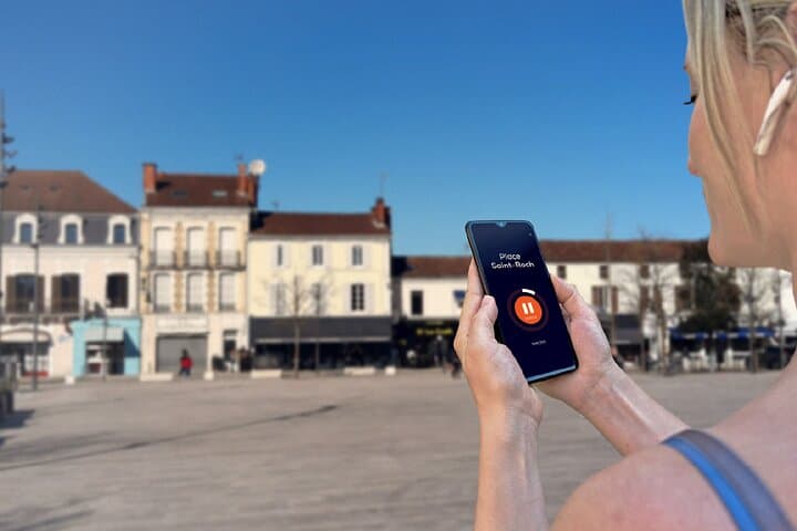 Visit of Mont-de-Marsan in freedom: Stroll through the sunny squares of the city center, the heart of local life.