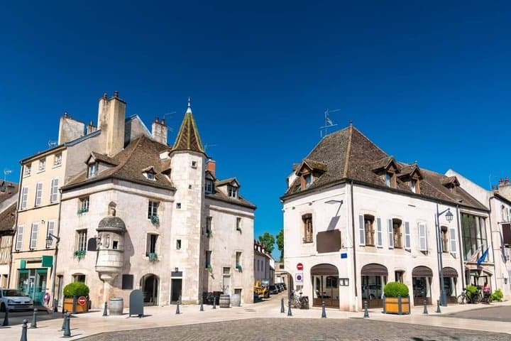 Hello Beaune: Private 2-Hour Intro City Walk with Local Guide