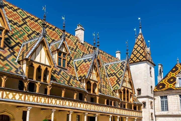 Hello Beaune: Private 2-Hour Intro City Walk with Local Guide