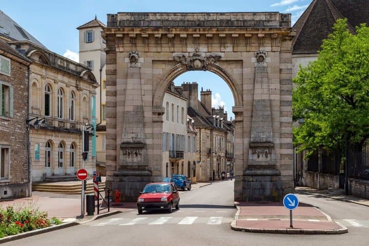 Hello Beaune: Private 2-Hour Intro City Walk with Local Guide