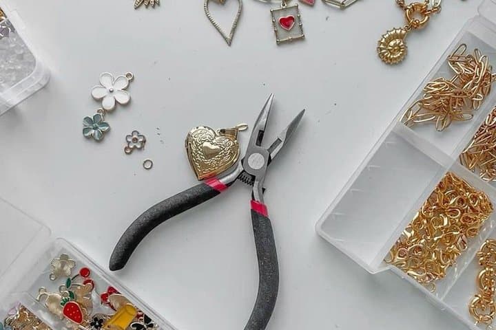 Creation of jewel with charms