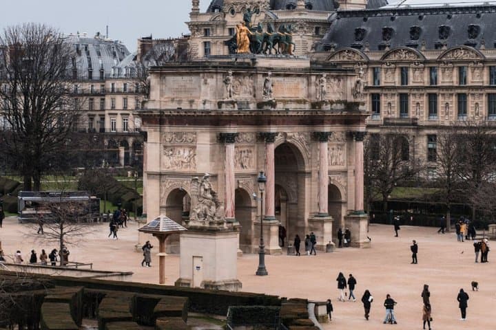 Louvre Museum Experience with Optional Macaron Tasting