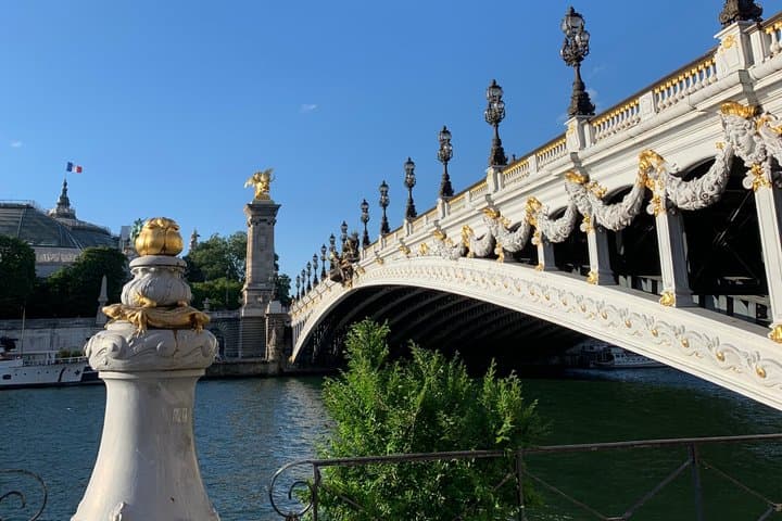 Lunch-Dinner Paris Cruise with private chauffeur transfers