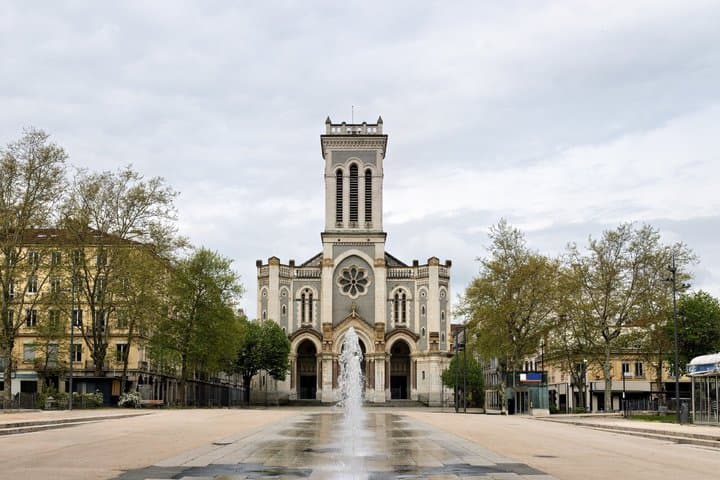 Saint-Charles-Borromée Cathedral: The imposing neo-gothic building (20th century) overlooking the famous Place Jean Jaurès.