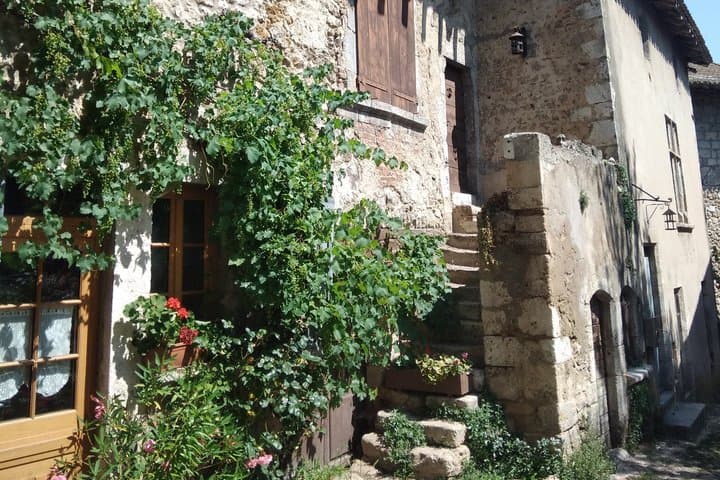 Half Day Private Tour to the Medieval Town of Perouges