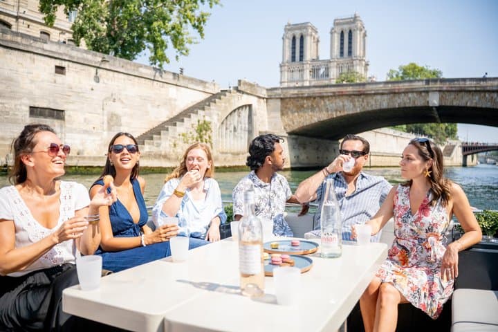 2-12 pax Private River Boat Tour in Paris with Rosé and Macarons