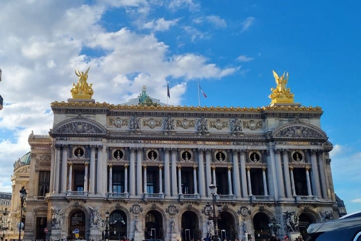Paris Airport Private Transfer – CDG to City Center with Professional Chauffeur