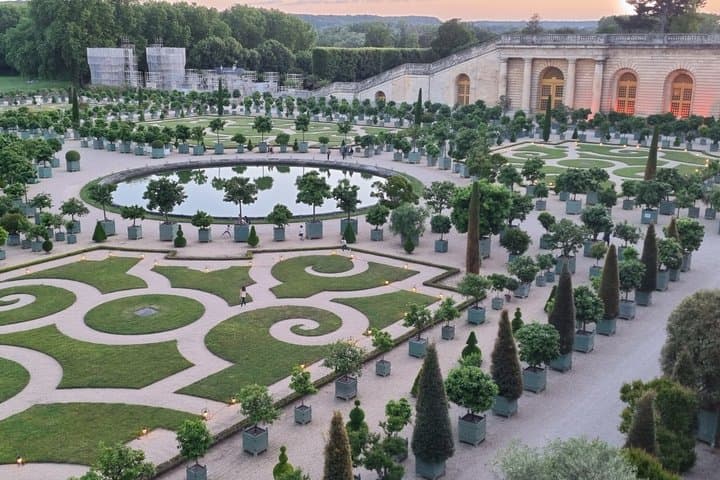 Paris Airport Private Transfer – CDG to City Center with Professional Chauffeur