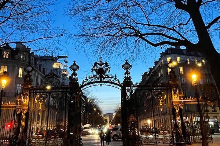 Again the view of triumph Arc stay eternal ..