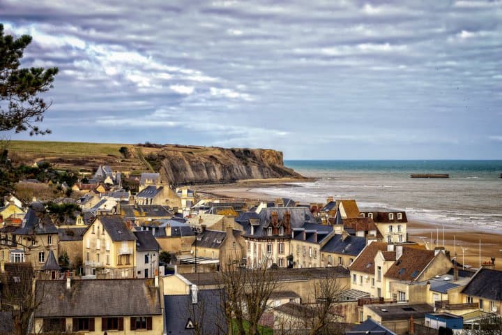 Normandy Day Tour Juno Beach and Canadian Sites from Paris