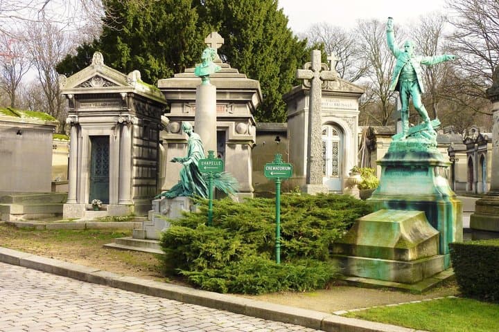 Père-Lachaise Secrets: Become a Cemetery Detective