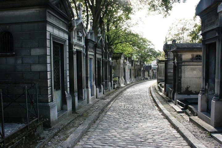 Père-Lachaise Secrets: Become a Cemetery Detective