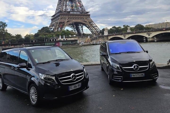 More than a transfer — a Paris experience.
I know every street, every shortcut, every hidden spot. I love this city, and I love sharing it.
