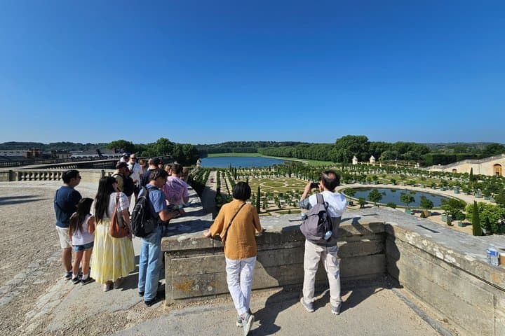 Versailles Golf Cart Guided Tour and Romantic Boat with Champagne