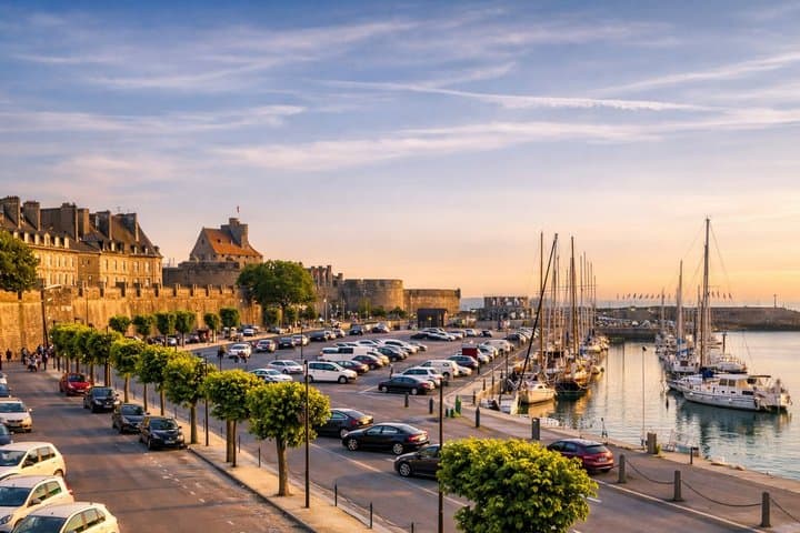 From Paris to Saint Malo and Dinard Private Coastal Day Trip