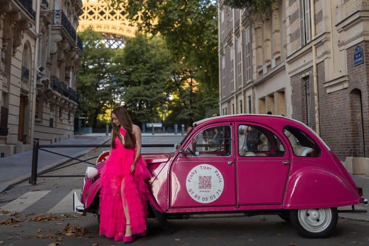 Emily in Paris Tour - in a Pink Citroën 2cv