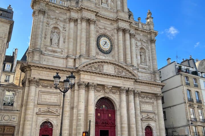 Crash Course to Paris: A Survival Guide for First Time Visitors