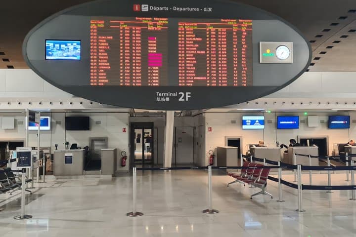 Private Airport Transfer Orly → CDG | Electric One-Way