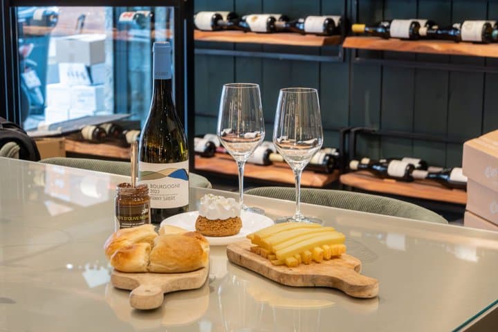 Nice Gourmet immersion between wines and champagne