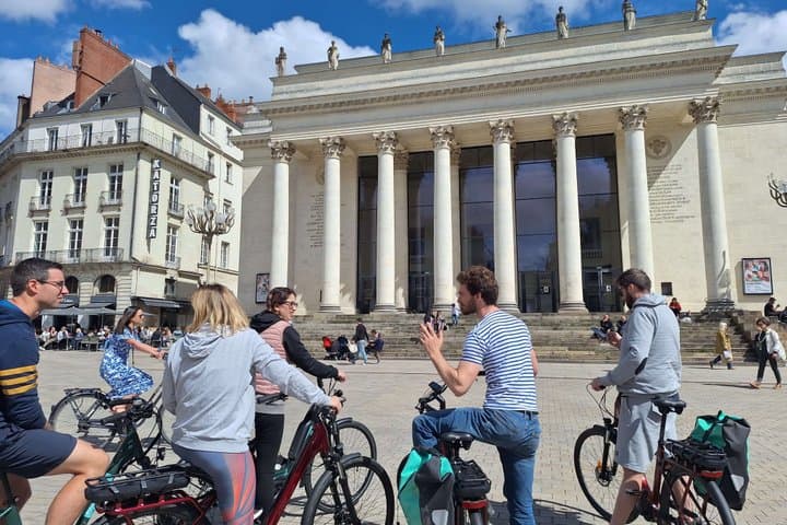 PANORAMA TOUR OF NANTES by electric bike