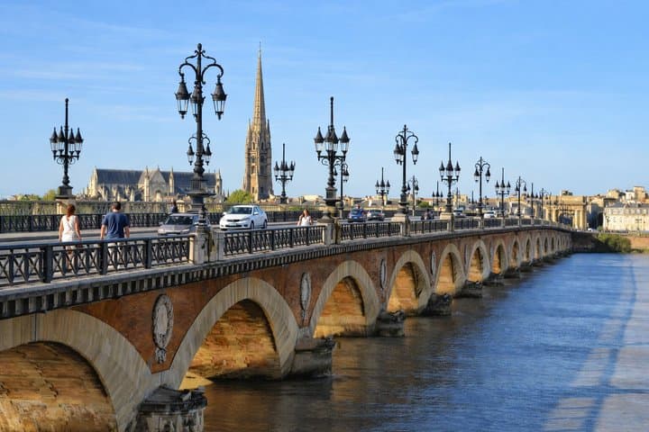 Personalized Private Bordeaux Walking Tour with Local