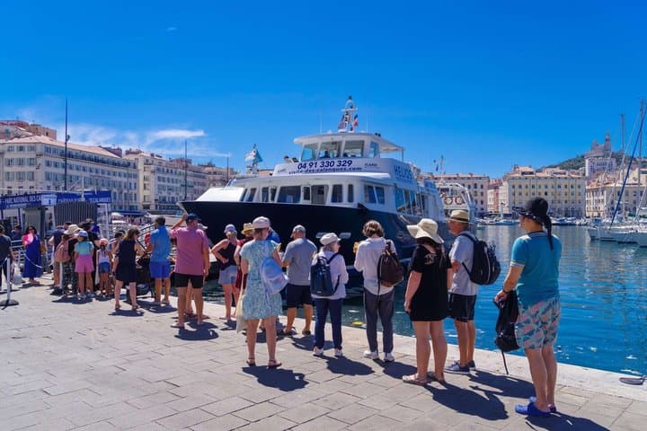 Marseille: Boat Trip and entrance to IF Castle with a host