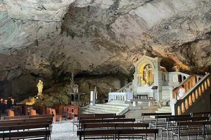 Mary Magdalen Cave & Basilica of St Maximin on a private tour