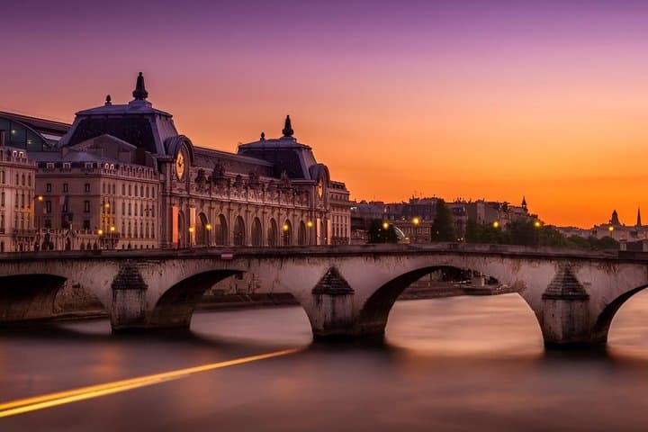 Private Exterior Tour Louvre Tuileries Orsay and Seine