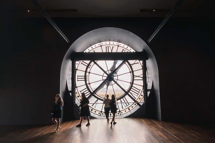 Private Exterior Tour Louvre Tuileries Orsay and Seine