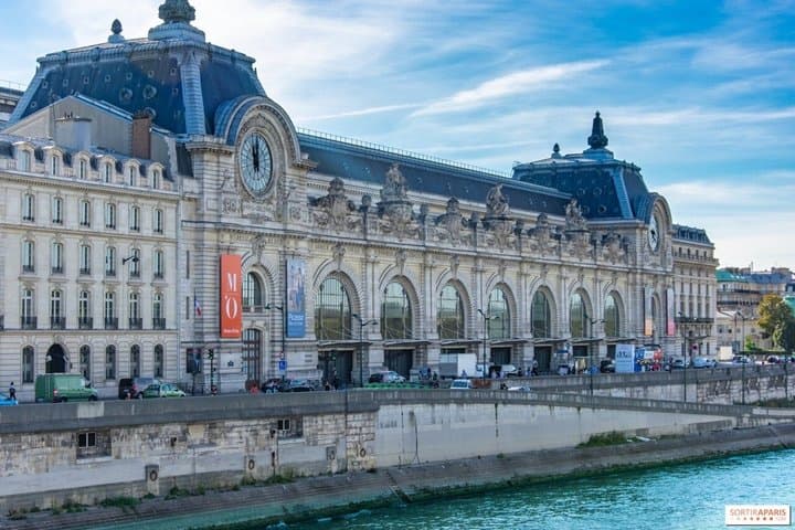 Private Exterior Tour Louvre Tuileries Orsay and Seine
