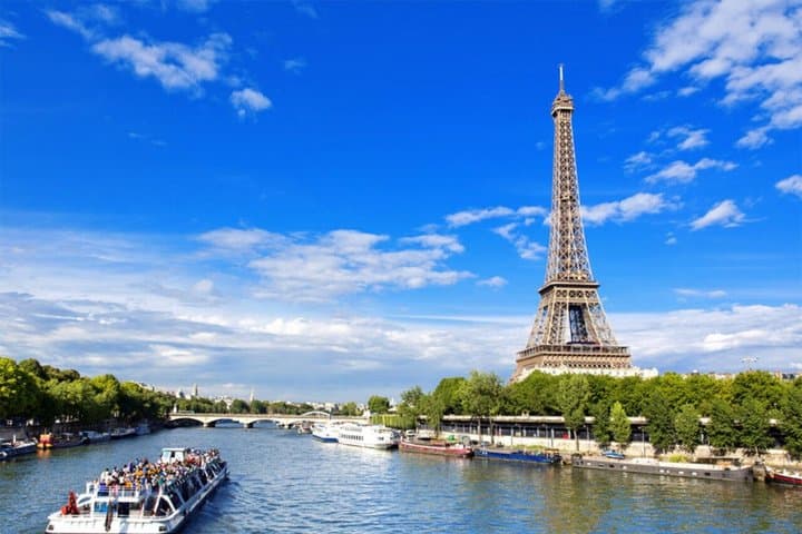 Private Paris 3 Hours City Tour by Minivan with Champagne