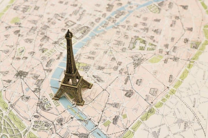Private Paris 3 Hours City Tour by Minivan with Champagne
