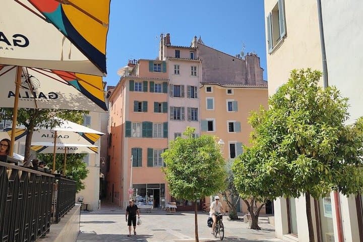 Toulon Culinary and History Walking Food Tour with a local guide