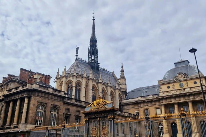 Paris Sainte Chapelle Guided Tour with Reserved Entry