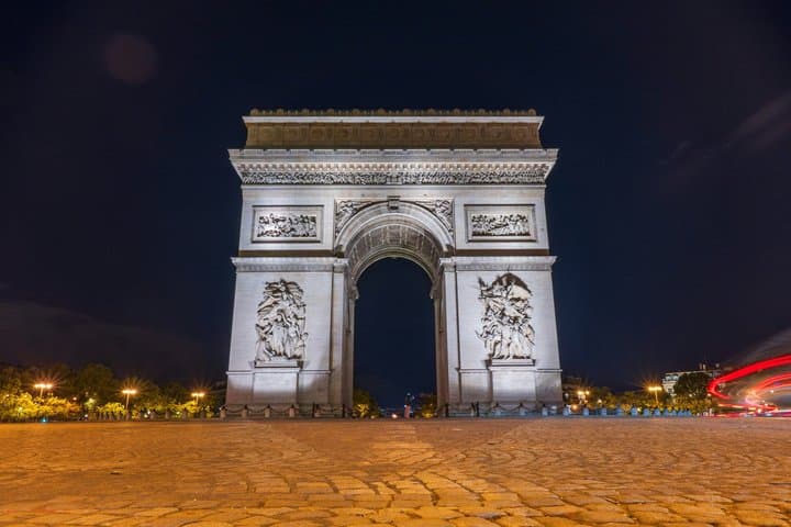 Paris Christmas Lights & Stories with Tastings on Champs-Élysées