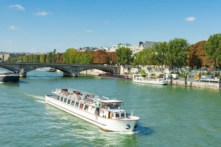 Paris Seine River Sightseeing Cruise Tour with Audio Guide