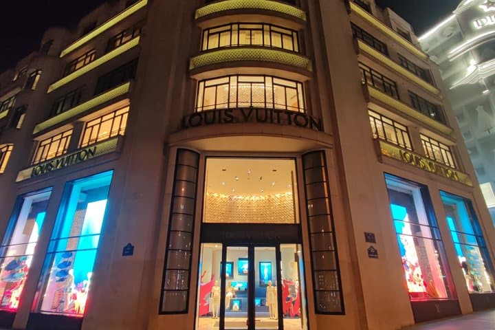 Luxury Paris Shopping and French Drink Experiences