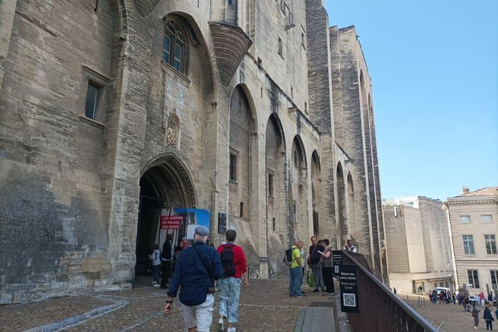 Private Avignon Walking Tour Popes Palace and Pont dAvignon
