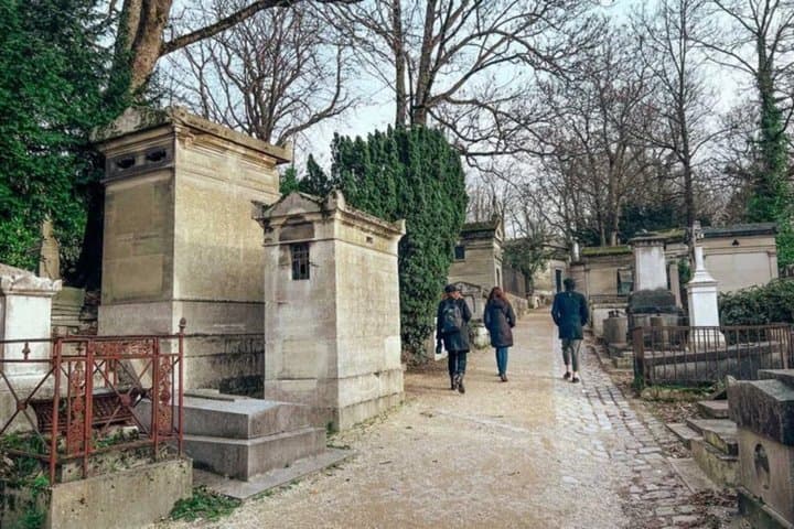 Private Père Lachaise Cemetery Tour: Famous Graves & Monuments