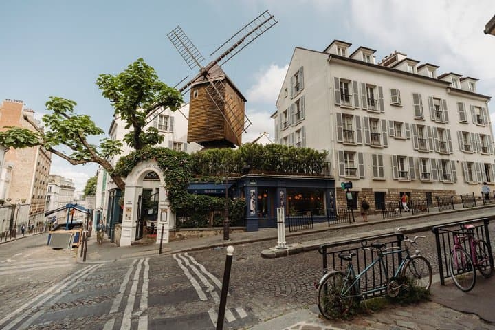 Paris Half-Day Walking Tour with Top Sites & Seine River Cruise