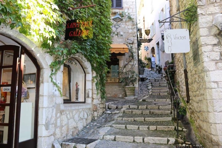 Art and Perfume Discovery in Riviera
