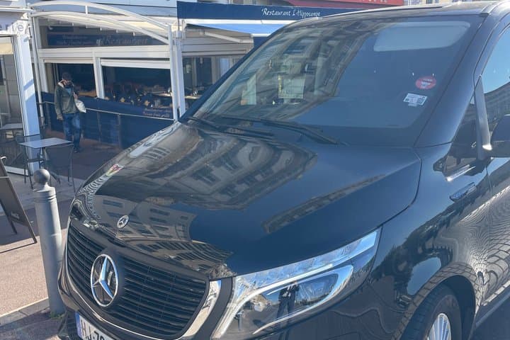 Private van transfer from Marseille airport to Aix en Provence