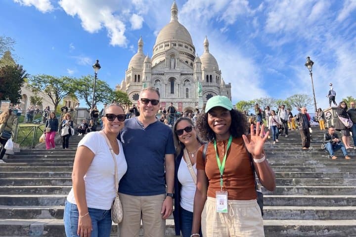 Paris Montmartre: Street Art, Walking Tour & French Drink Tasting