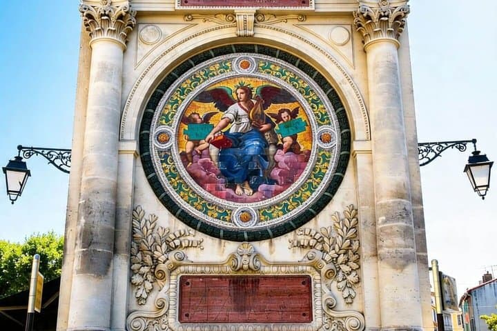 Hello Arles: Private 2-Hour Intro City Walk with Local Guide
