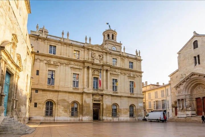 Hello Arles: Private 2-Hour Intro City Walk with Local Guide