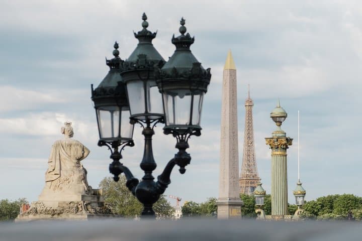 Paris: Royal Squares, Louvre Gardens & City Highlights Tour