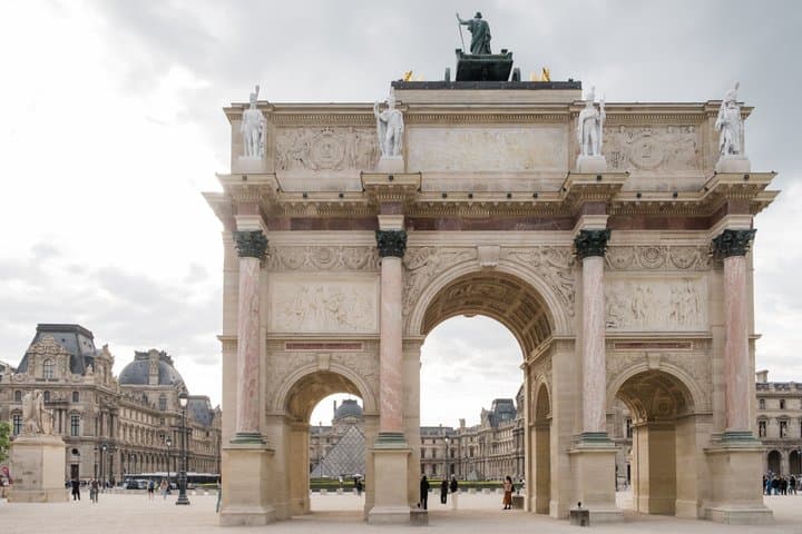 Paris: Royal Squares, Louvre Gardens & City Highlights Tour