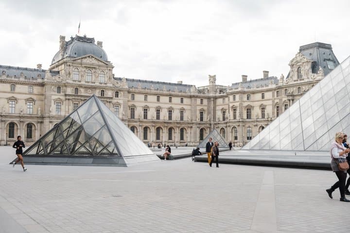 Paris: Royal Squares, Louvre Gardens & City Highlights Tour