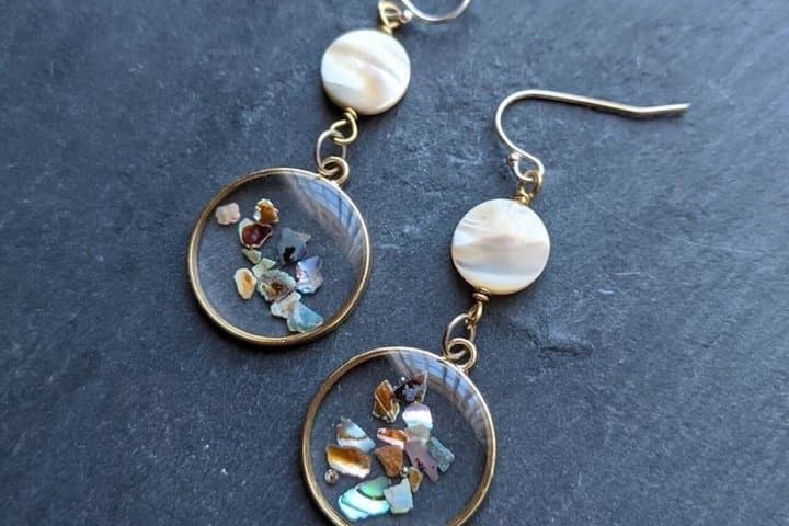 45 minute Resin Jewelry Making Workshop in Paris