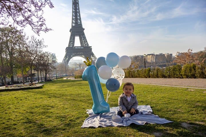Baby Photoshoot with the Eiffel Tower !